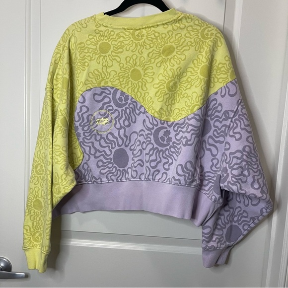 NIKE Euphoria Trend Cropped Graphic Sweatshirt Small - Picture 2 of 5